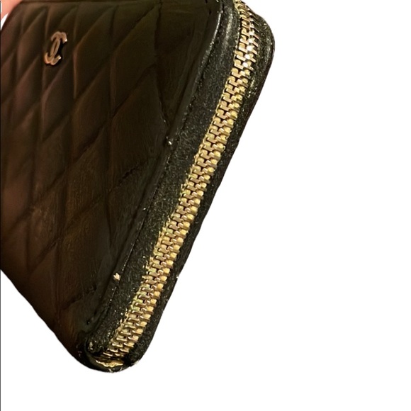 CHANEL Black Wallet (Yellow interior) - Picture 11 of 11